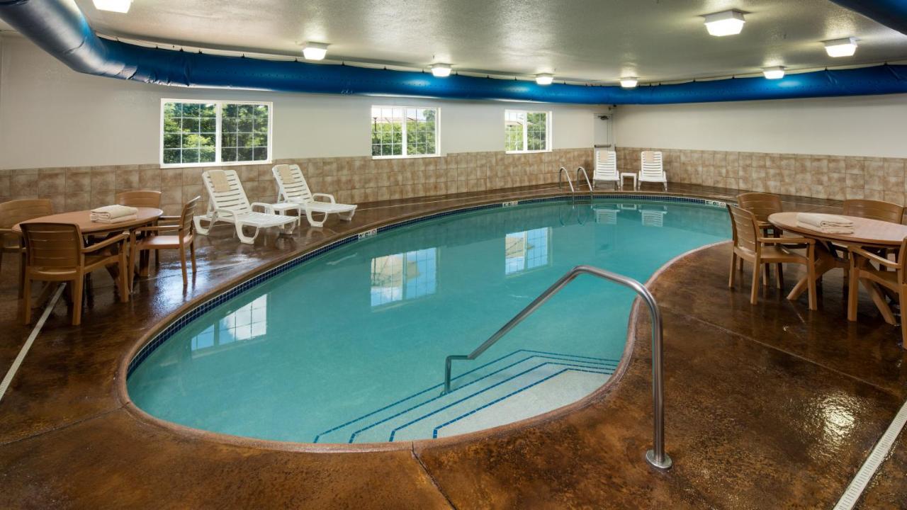 Irish Cottage Inn & Suites 加利纳 外观 照片