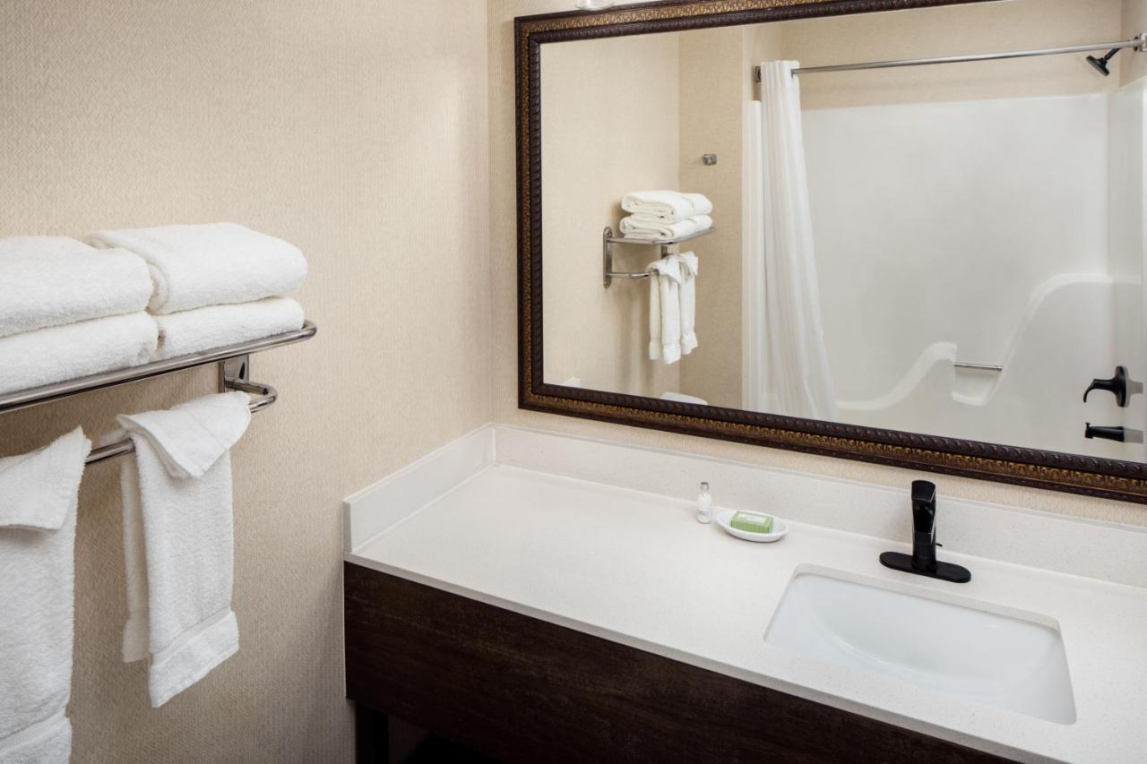 Irish Cottage Inn & Suites 加利纳 外观 照片