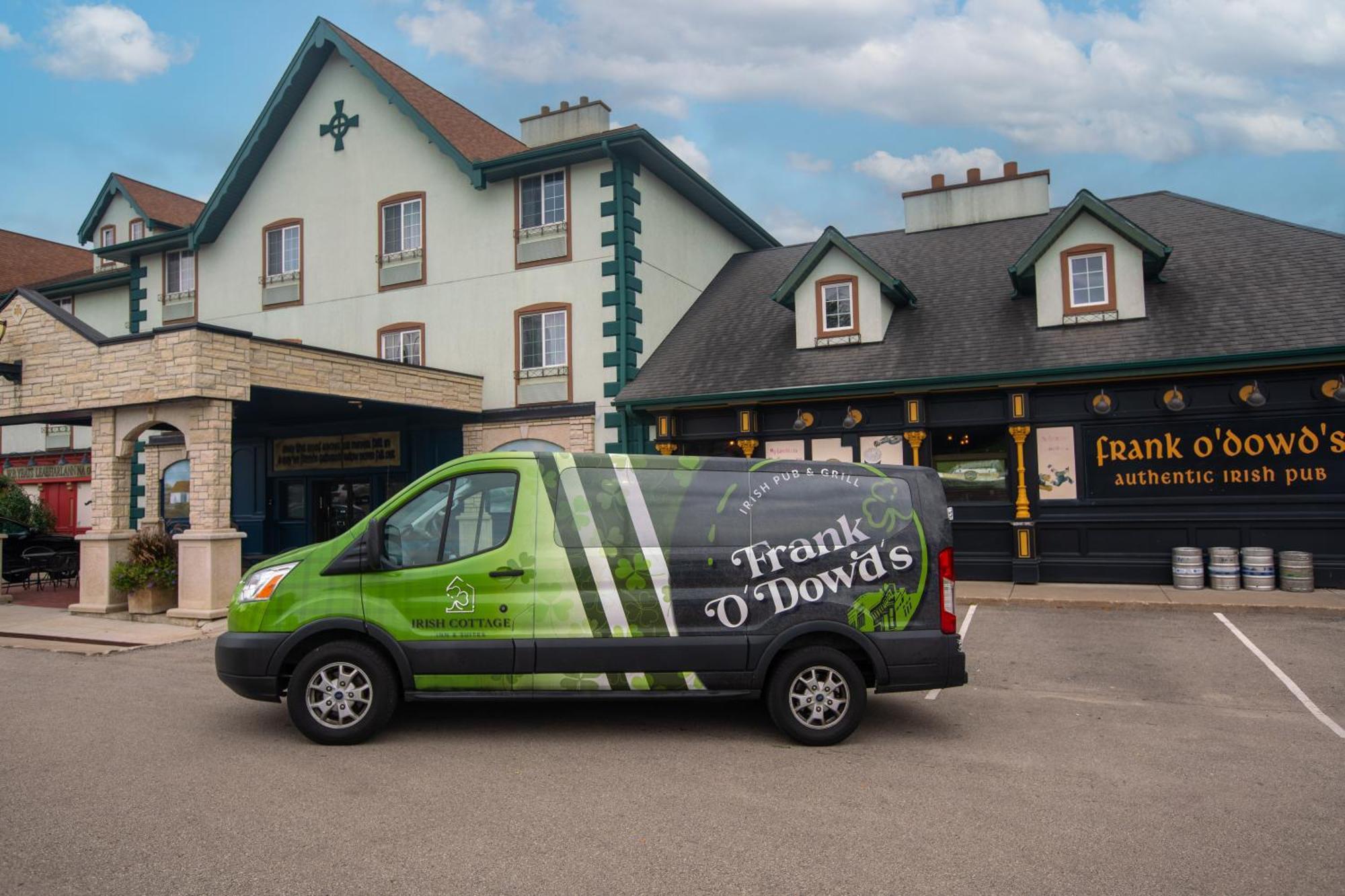 Irish Cottage Inn & Suites 加利纳 外观 照片